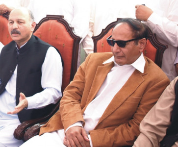 alliance with the ppp with ministries on offer pml q to woo party dissidents