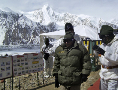siachen dispute pakistani official blames india for collapse of talks