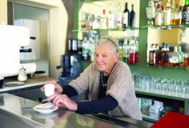 italy s oldest barista still pulls espresso at 101