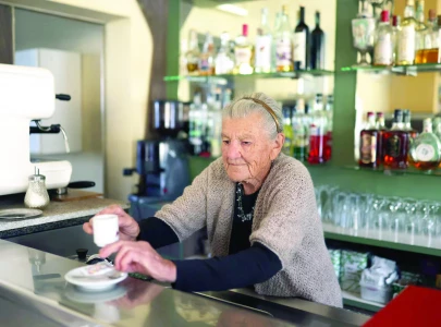 italy s oldest barista still pulls espresso at 101