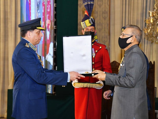 acm zaheer is being honoured with nishan e imtiaz miltary at aiwan e sadr in islamabad photo pid acm zaheer is being honoured with nishan e imtiaz miltary at aiwan e sadr in islamabad photo pid