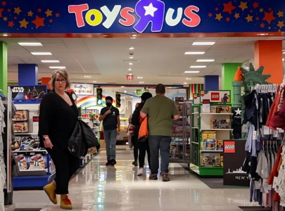toys r us canada to close five stores in ontario