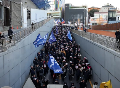 south korea suspends efforts to arrest impeached president yoon