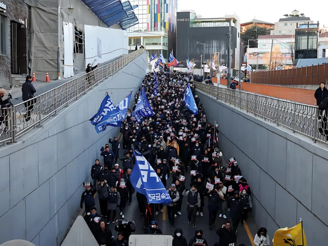 south korea suspends efforts to arrest impeached president yoon