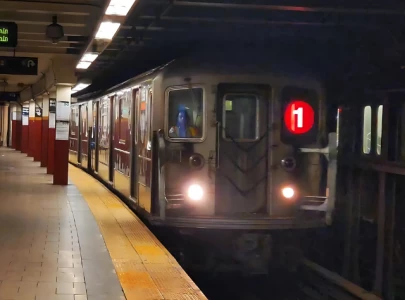 man shoved in front of manhattan subway in new york suspect arrested