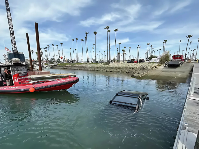 Tesla Cybertruck submerged in Ventura harbor after driver’s mistake | The Express Tribune