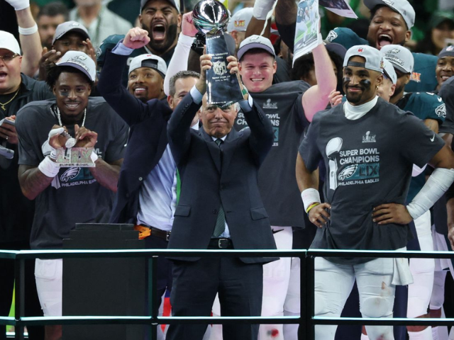 Photo: Philadelphia Eagles owner Jeffrey Lurie lifts the Vince Lombardi Trophy after his team defeated the Kansas City Chiefs./ Reuters