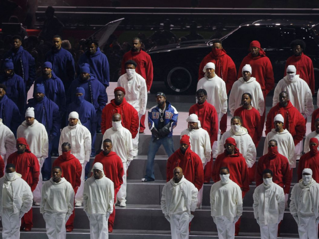 Photo: Kendrick Lamar performs during the half-time show./Reuters