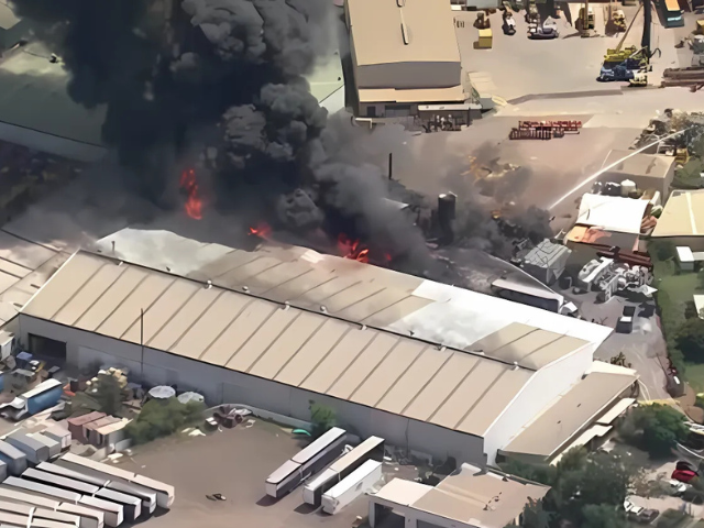 Photo: Dense black smoke is pouring from a factory in Western Sydney/7NEWS