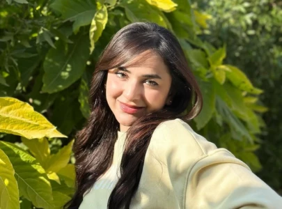 yumna zaidi wins best actress award yumna zaidi wins best actress award