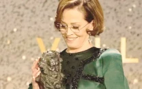 sigourney weaver discusses 55 year age gap kiss