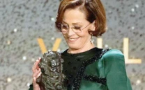 sigourney weaver discusses 55 year age gap kiss