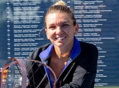 halep beats haddad maia for third canadian open title