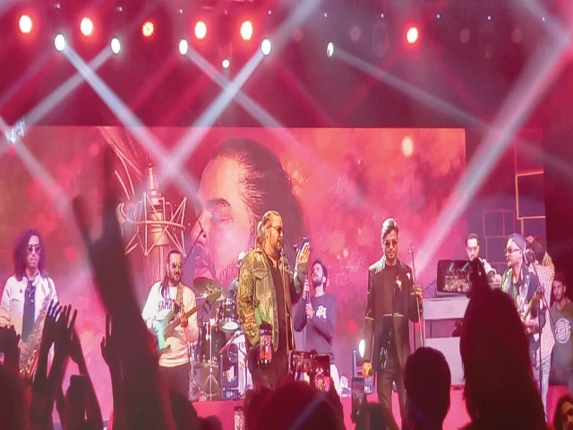 Ahmed Jahanzeb brings nostalgia, melody to Karachi concert