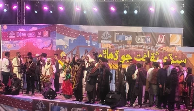 netizens celebrate during the sindh cultural day musical programme outside karachi press club on sunday photo express
