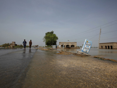 floods test political waters