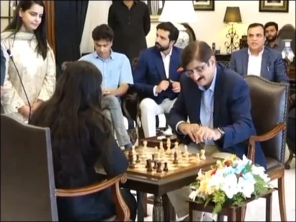 sindh chief minister is playing chess with under 18 chess winner photo screengrab video