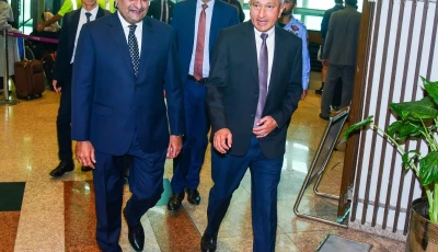 singapore s foreign minister dr vivian balakirshnan right arrives in islamabad received by director general east asia pacific left october 30 2026 photo foreignoffice x