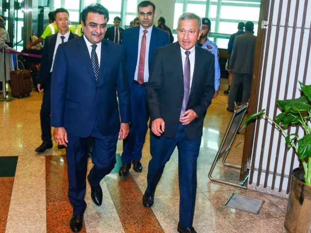 Singapore FM arrives in Islamabad for 'comprehensive talks' with Dar