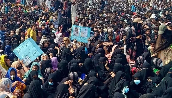 byc s gwadar sit in ends after negotiations with government