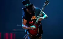 guns n roses legend slash mourns stepdaughter lucy bleu knight cancels tour dates