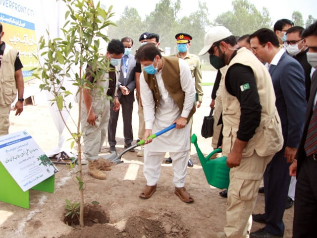 prime minister imran khan launches pakistan s maiden smart forest sponsored by huwaei near sheikhupura under the ravi urban project photo pid prime minister imran khan launches pakistan s maiden smart forest sponsored by huwaei near sheikhupura under the ravi urban project photo pid