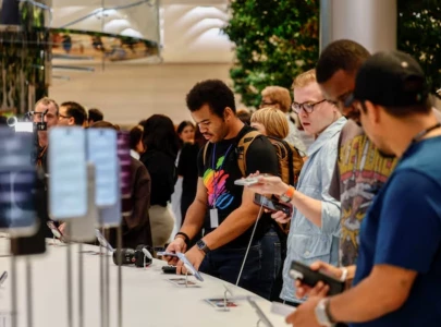 global smartphone shipments record worst third quarter in 14 years amid memory shortage global smartphone shipments record worst third quarter in 14 years amid memory shortage