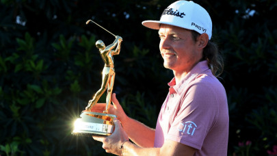 smith s birdie blitz clinches weather hit players win