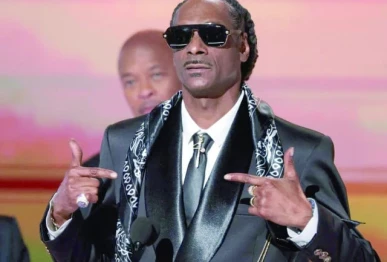 snoop dogg to headline netflix nfl christmas halftime show