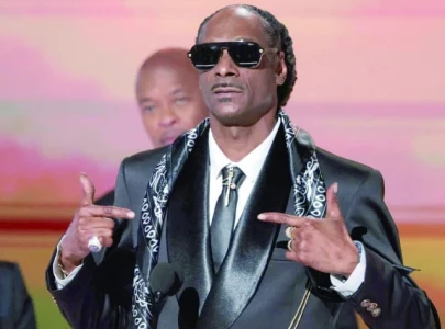 snoop dogg to headline netflix nfl christmas halftime show