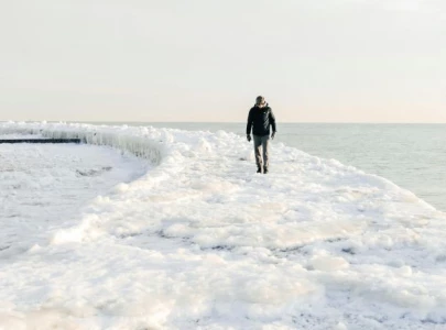 record snowfall in new york michigan as lake effect snowstorm continues