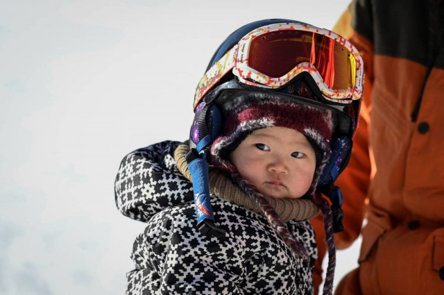 boarding beibei 11 month old snowboarder takes the internet by storm boarding beibei 11 month old snowboarder takes the internet by storm