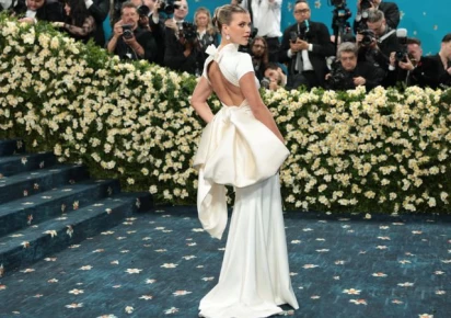 Sofia Richie stuns in white Tommy Hilfiger gown at Met Gala 2025 Sofia Richie stuns in white Tommy Hilfiger gown at Met Gala 2025