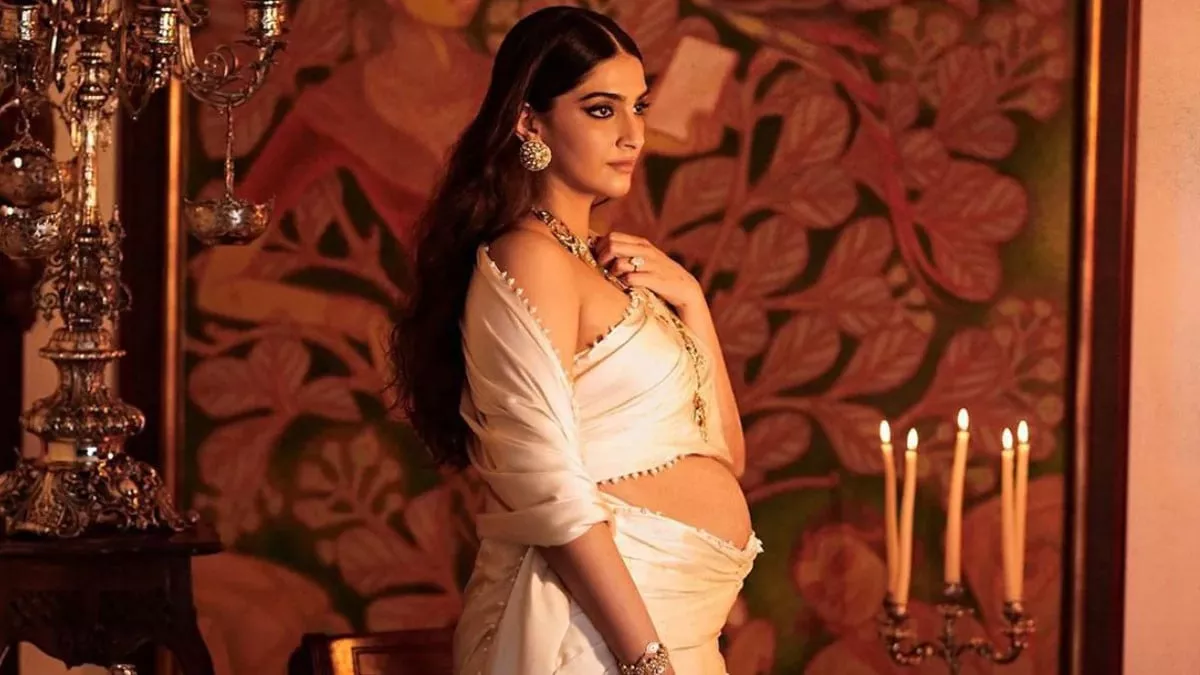 everyone s so tense about women who get pregnant after 31 32 sonam kapoor everyone s so tense about women who get pregnant after 31 32 sonam kapoor