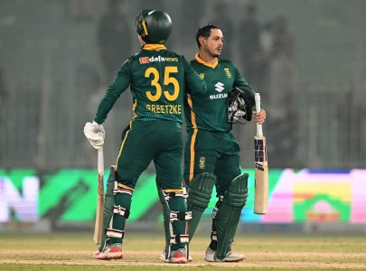 de kock century helps south africa beat pakistan in second odi de kock century helps south africa beat pakistan in second odi