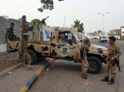 16 yemeni soldiers killed 18 others injured in suicide bombing