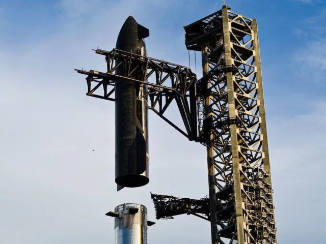 the spacex starship spacecraft is stacked atop the heavy booster in preparation for its 10th test flight from the company s complex in starbase texas u s august 23 2025 photo reuters the spacex starship spacecraft is stacked atop the heavy booster in preparation for its 10th test flight from the company s complex in starbase texas u s august 23 2025 photo reuters