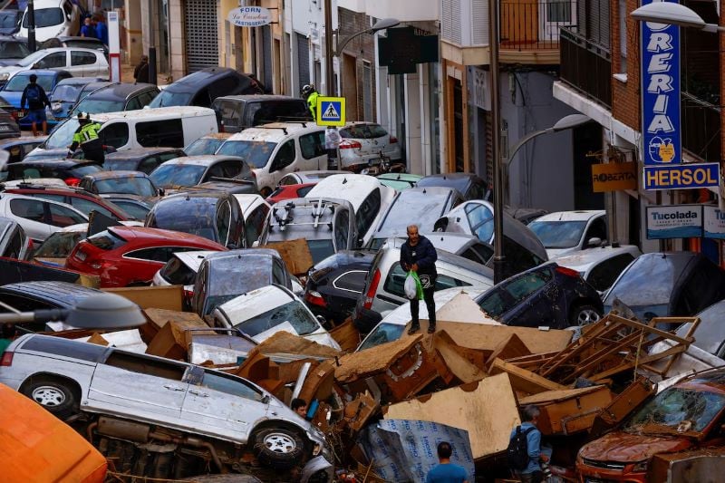 a man stands next to stranded cars following floods in sedavi valencia spain october 31 photo reuters