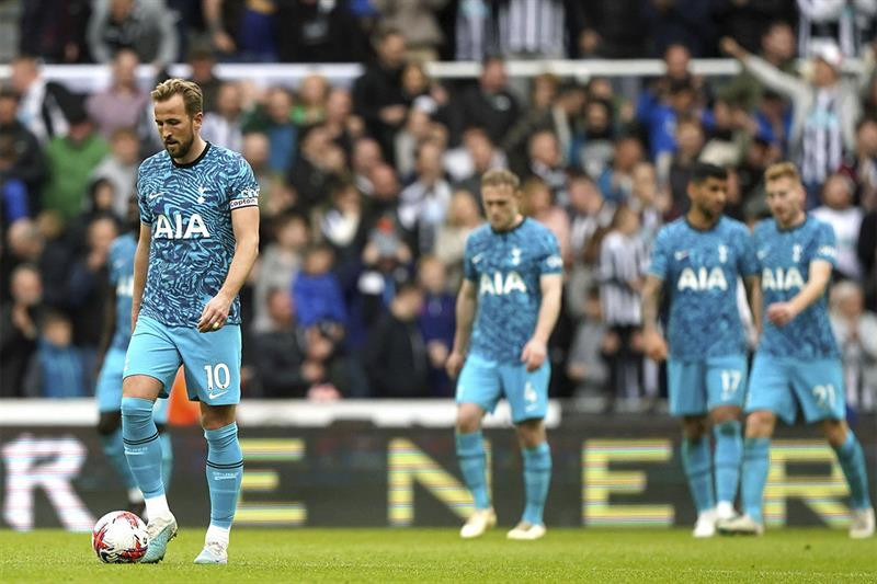 Photo of Spurs' shambolic season puts Levy in the firing line