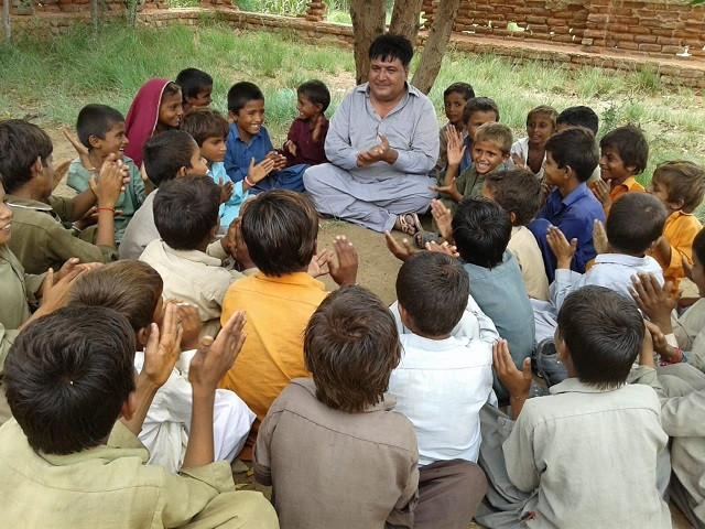 Dr Jewat Sunder sharing health poems with children about COVID-19 in Khipro Tehsil of Sanghar. PHOTO: EXPRESS