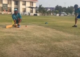 tees maar khan team pakistani cricketers trolled for catching practice during fitness camp