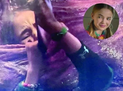 stranger things fans spot wardrobe error stranger things fans spot wardrobe error