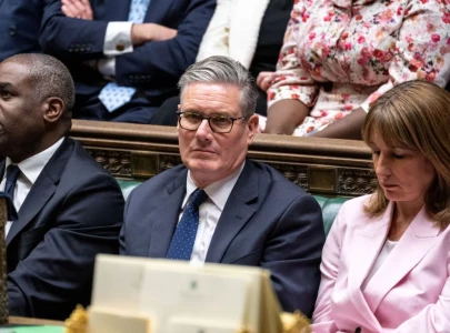 senior uk minister resigns calls for a leadership contest to oust pm starmer