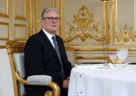 british prime minister keir starmer poses before a working lunch of bilateral talks with french president emmanuel macron ahead of the multinational virtual summit at the elysee presidential palace in paris france on april 17 2026 photo reuters