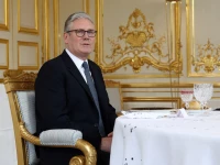 british prime minister keir starmer poses before a working lunch of bilateral talks with french president emmanuel macron ahead of the multinational virtual summit at the elysee presidential palace in paris france on april 17 2026 photo reuters