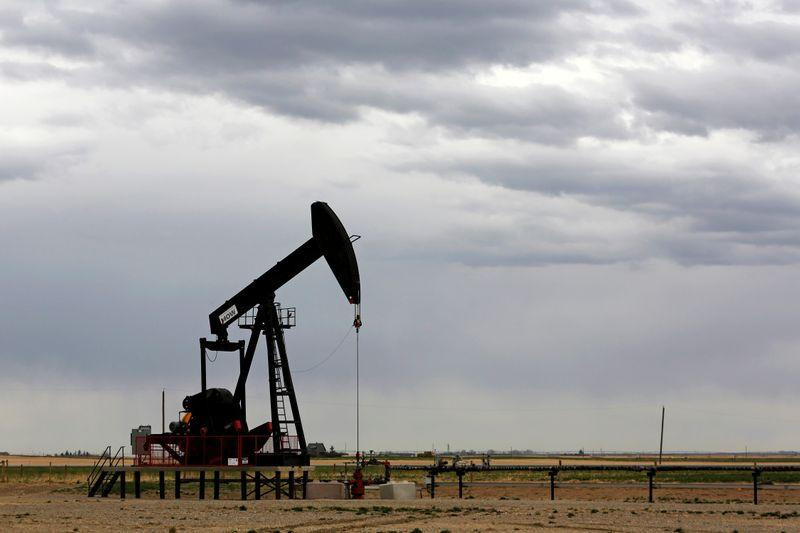 us energy firms added oil and natural gas rigs for a third week in a row photo reuters