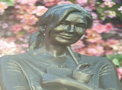 bridget jones immortalised with statue bridget jones immortalised with statue