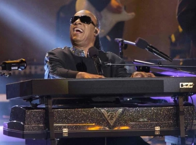 stevie wonder moves dnc crowd with emotional speech and performance of higher ground
