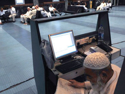 market watch stocks continue to decline as index falls 61 points