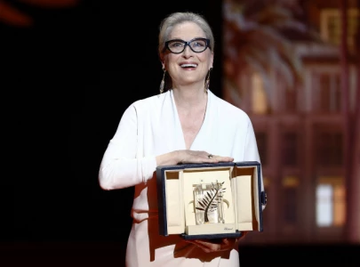 meryl streep draws crowds in heatwave as fans wait hours to see the devil wears prada 2 set in new york meryl streep draws crowds in heatwave as fans wait hours to see the devil wears prada 2 set in new york